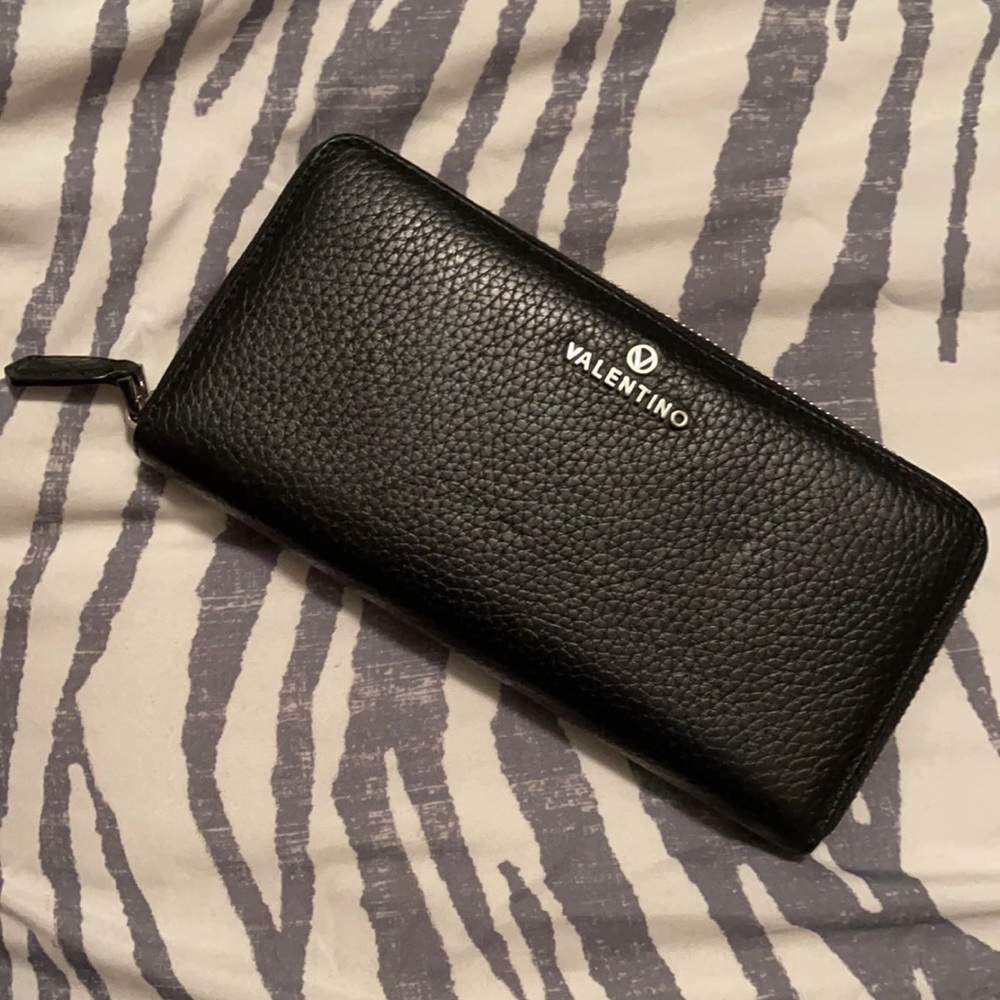 Used valentino wallet